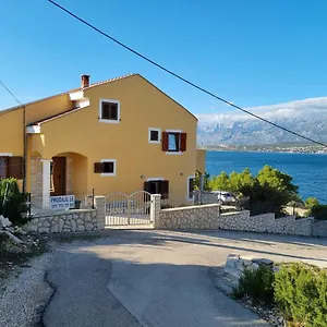 Mikecin Novigrad (Dalmatia)